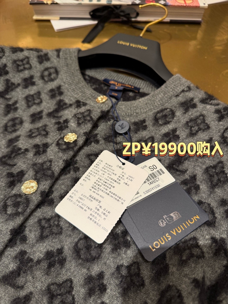 l0vis Vvtt0n sweaters